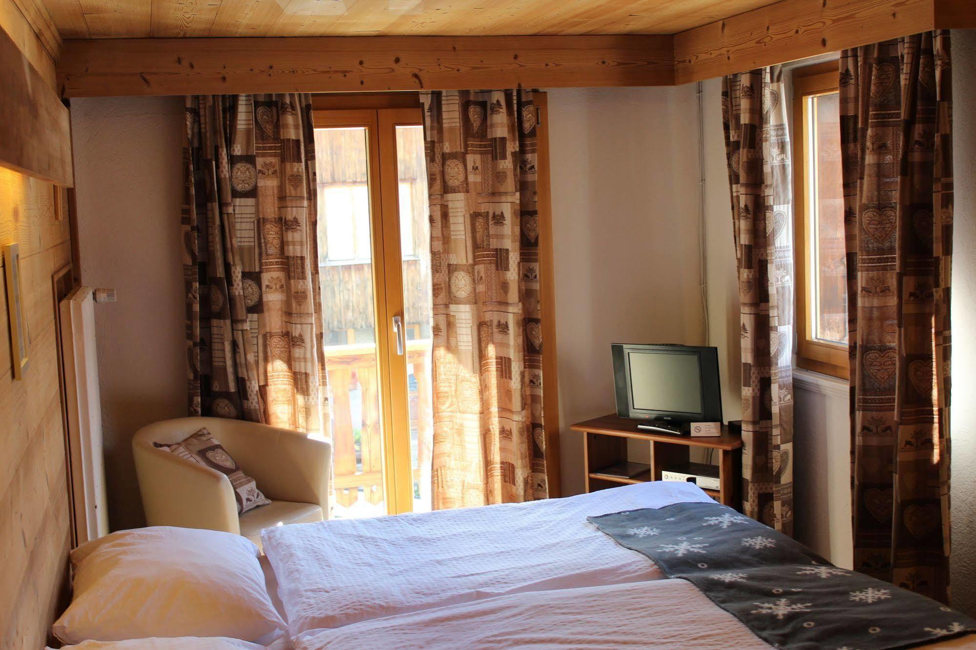 Hotel Restaurant Les Lilas Les Diablerets Exterior photo